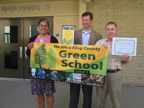 Bellevue High receives its Green Schools banner.